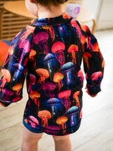 Charger l'image dans la galerie, Tee-shirt de bain manches longues UPF 50+ JellyGlow