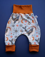 Charger l&#39;image dans la galerie, Pantalon évolutif Moon &amp; Whales

