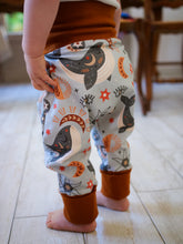 Charger l&#39;image dans la galerie, Pantalon évolutif Moon &amp; Whales

